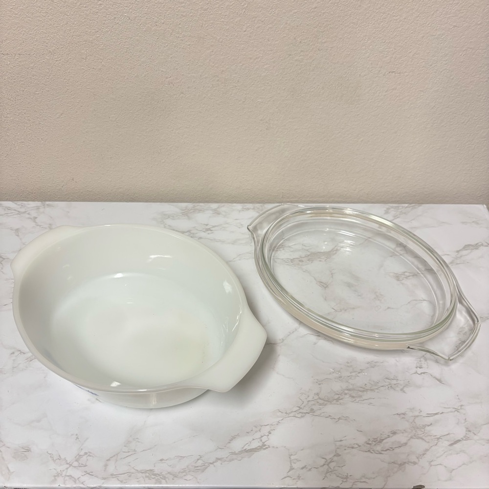 Anchor Hocking White Glass 1.5 Quart Casserole Dish with Lid